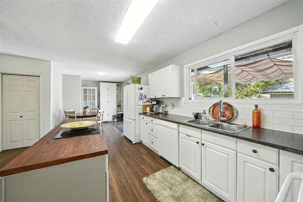 MLS® A2246039 - 5822 59A Street  in Riverside Meadows Red Deer, Residential