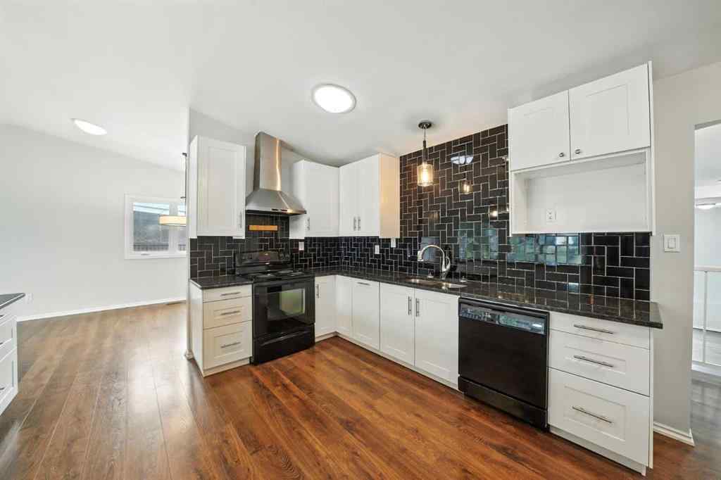 MLS® A2246053 - 7 Goodacre Close  in Glendale Park Estates Red Deer, Residential