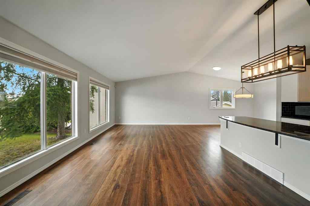 MLS® A2246053 - 7 Goodacre Close  in Glendale Park Estates Red Deer, Residential
