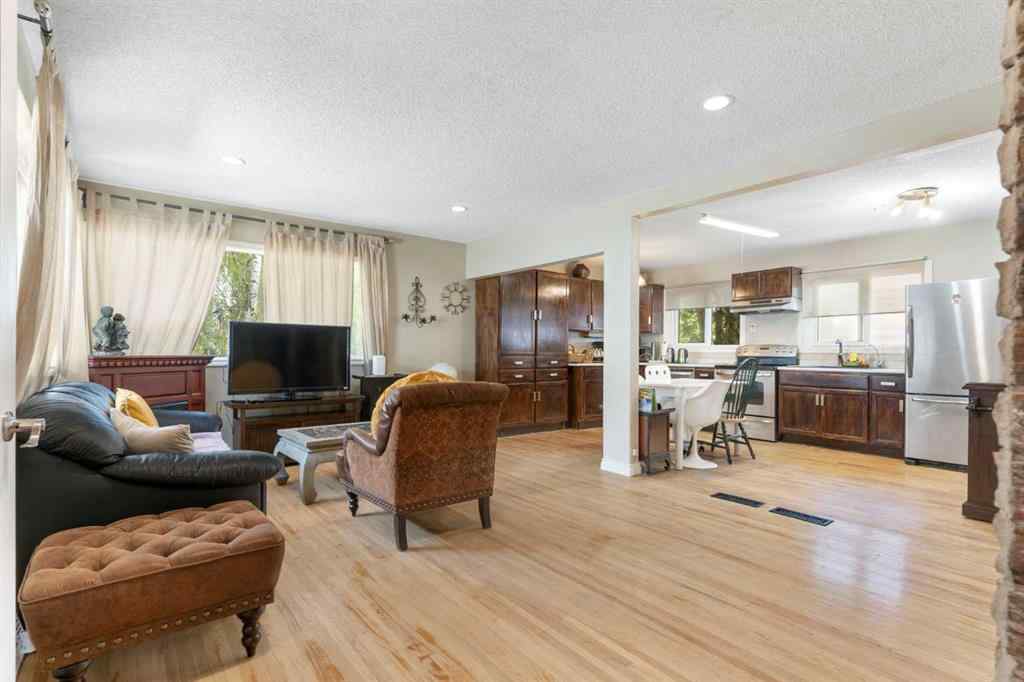 MLS® A2246065 - 87 Hillgrove Drive SW in Haysboro Calgary, Residential
