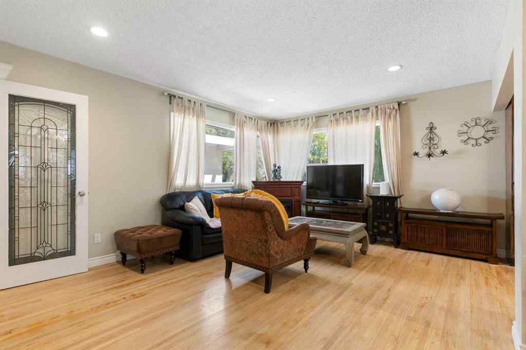 MLS® A2246065 - 87 Hillgrove Drive SW in Haysboro Calgary, Residential