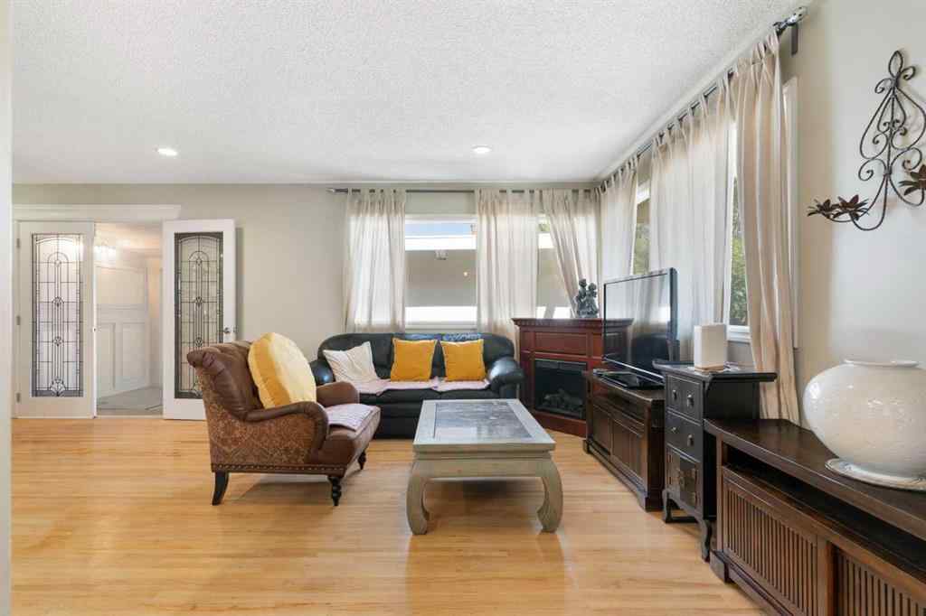 MLS® A2246065 - 87 Hillgrove Drive SW in Haysboro Calgary, Residential