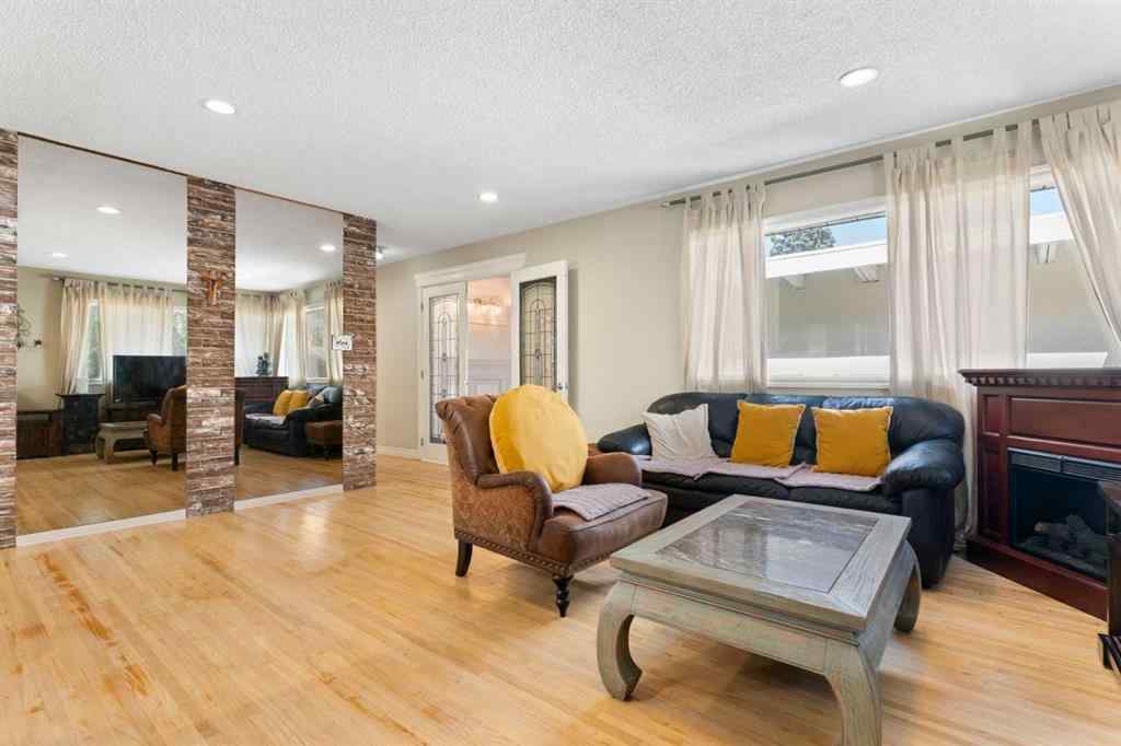 MLS® A2246065 - 87 Hillgrove Drive SW in Haysboro Calgary, Residential