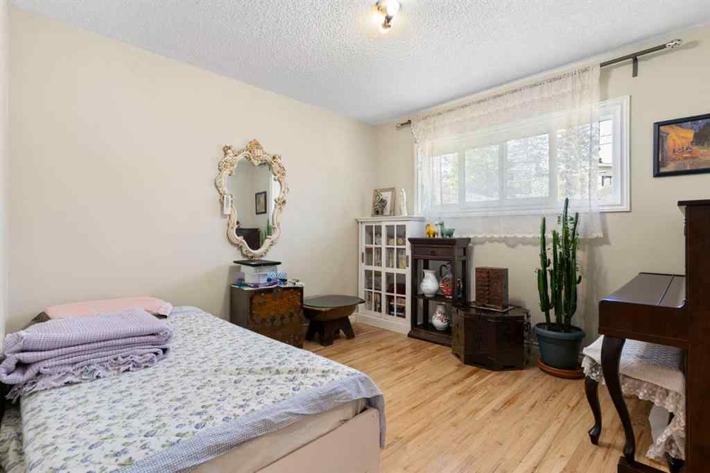 MLS® A2246065 - 87 Hillgrove Drive SW in Haysboro Calgary, Residential