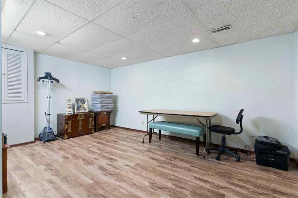MLS® A2246065 - 87 Hillgrove Drive SW in Haysboro Calgary, Residential