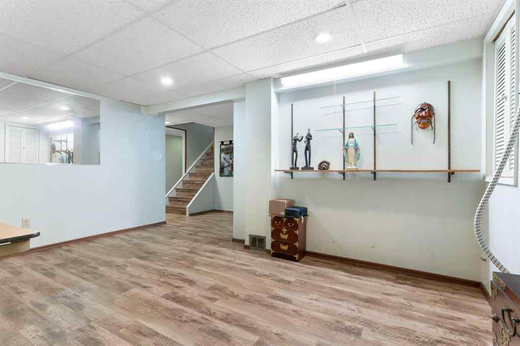 MLS® A2246065 - 87 Hillgrove Drive SW in Haysboro Calgary, Residential