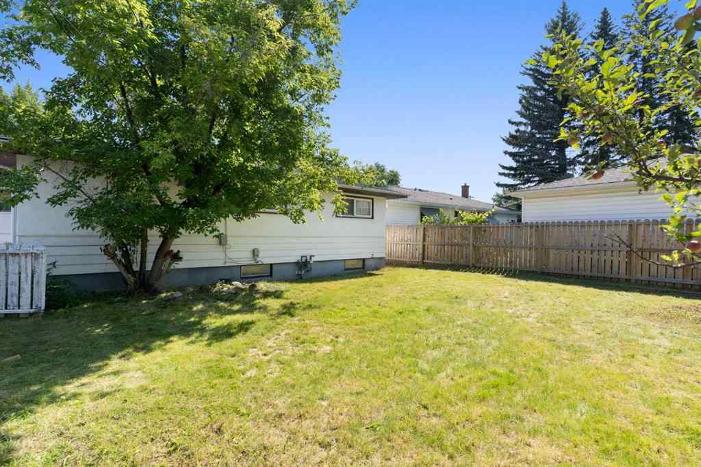 MLS® A2246065 - 87 Hillgrove Drive SW in Haysboro Calgary, Residential