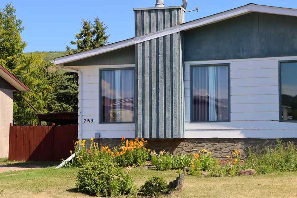 MLS® A2246070 - 7913 99 Street  in North End Peace River, Residential