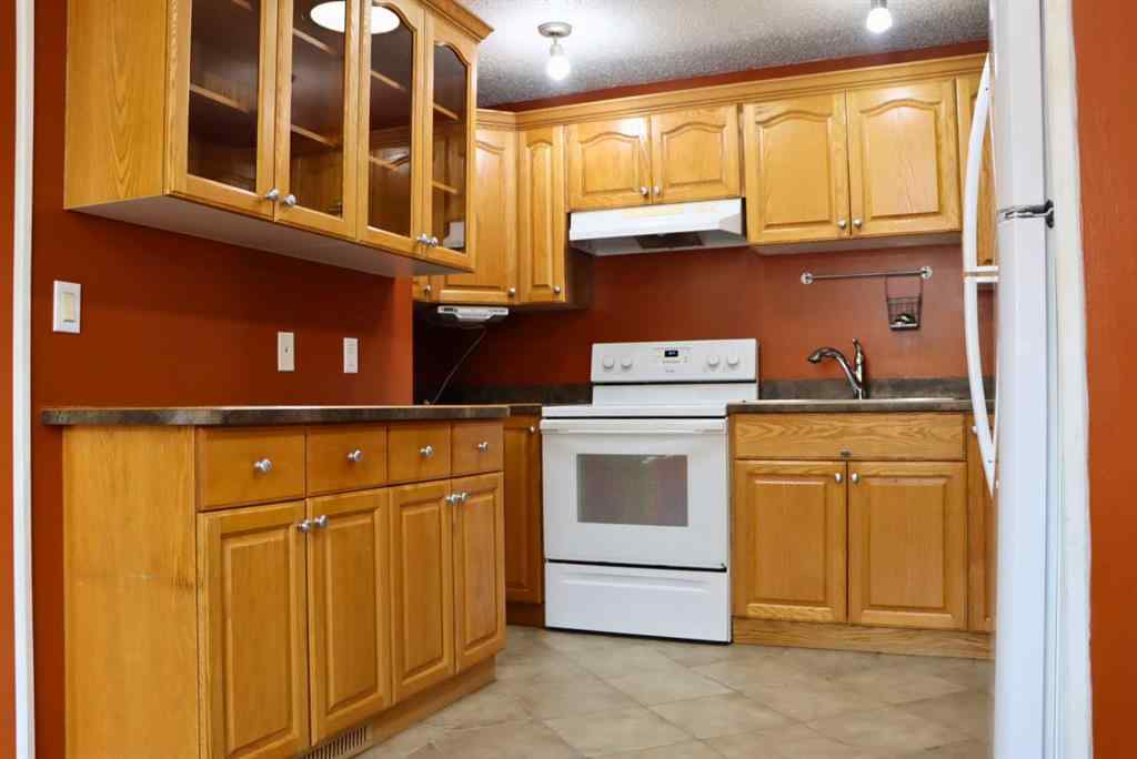 MLS® A2246070 - 7913 99 Street  in North End Peace River, Residential