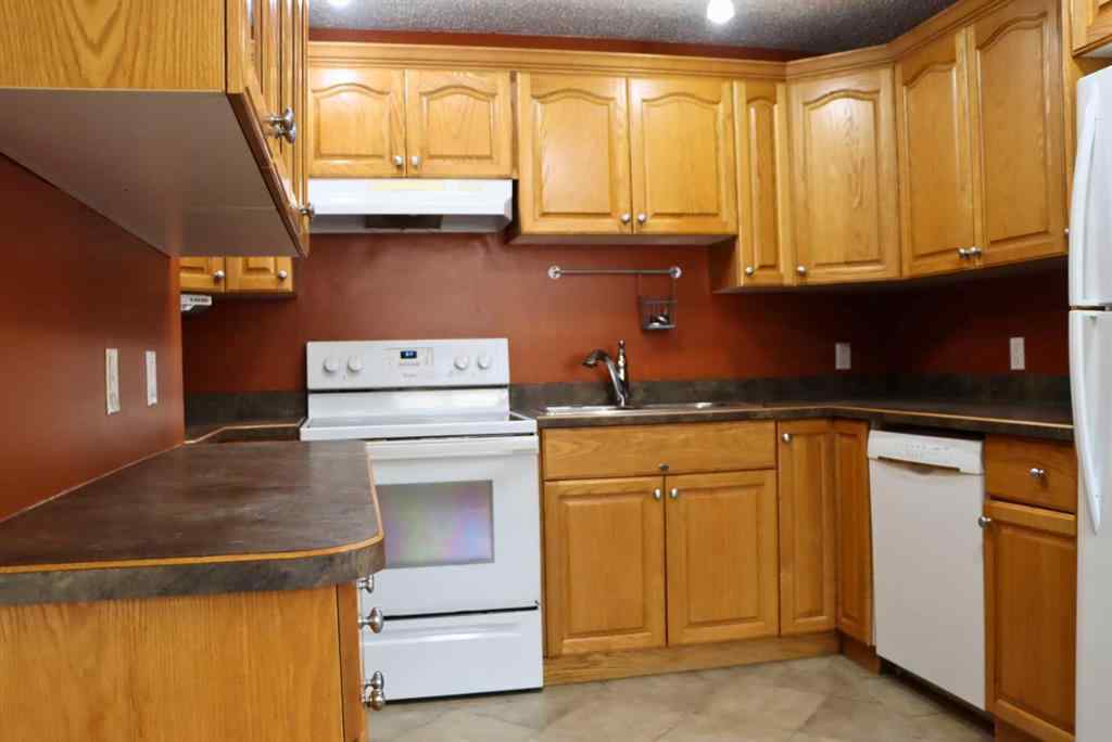 MLS® A2246070 - 7913 99 Street  in North End Peace River, Residential