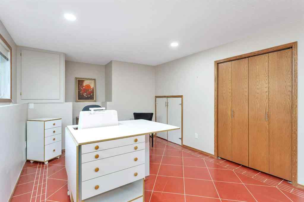 MLS® A2246082 - 4631 48 Street   in Parkvale Red Deer, Residential