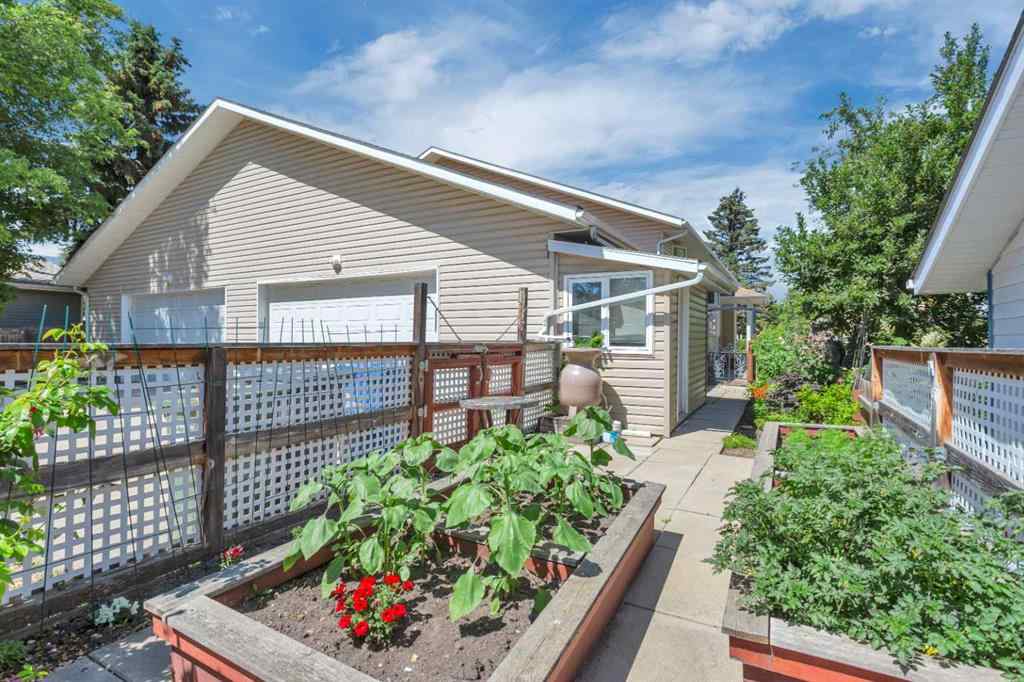 MLS® A2246082 - 4631 48 Street   in Parkvale Red Deer, Residential
