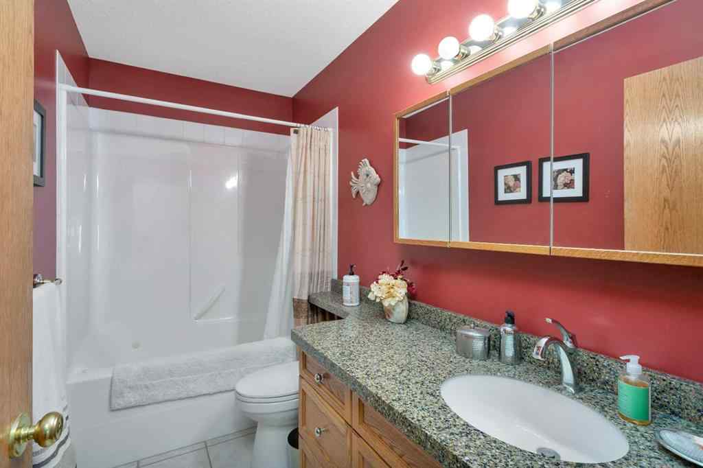 MLS® A2246082 - 4631 48 Street   in Parkvale Red Deer, Residential
