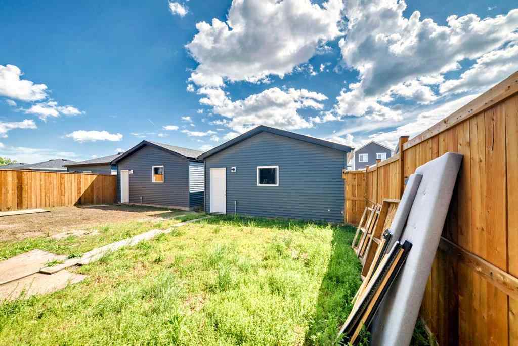 MLS® A2246083 - 221 Midgrove Mews SW in Midtown Airdrie, Residential