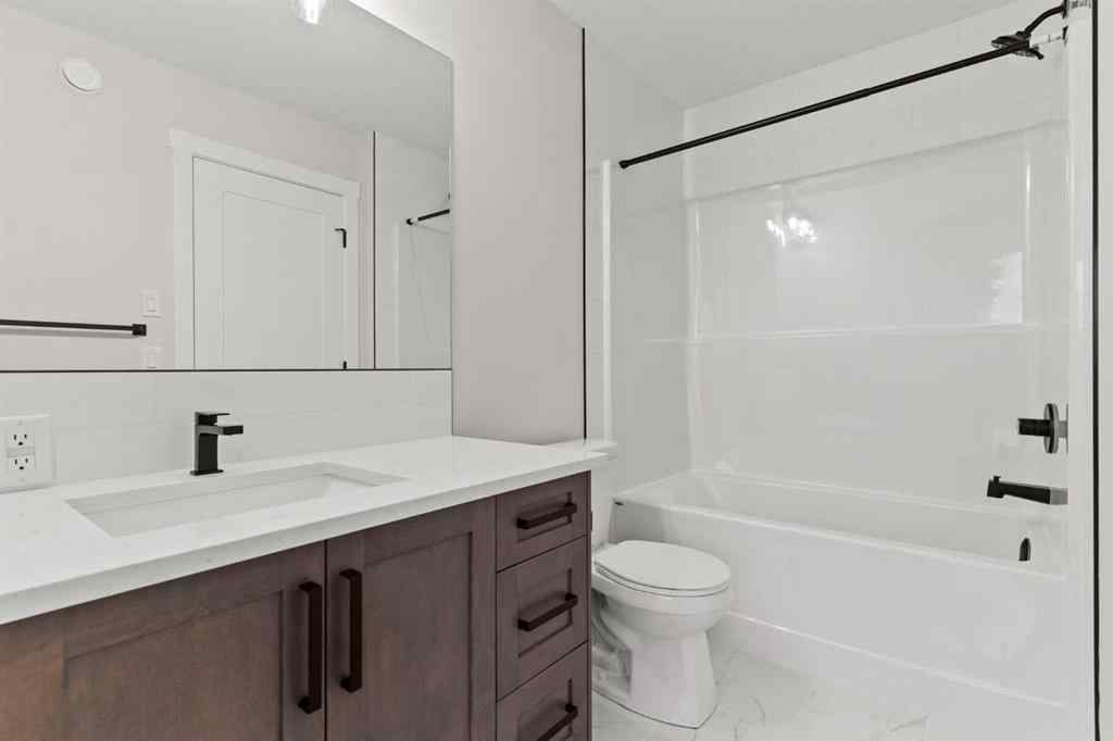 MLS® A2246091 - 354 Kinniburgh Loop  in Kinniburgh South Chestermere, Residential