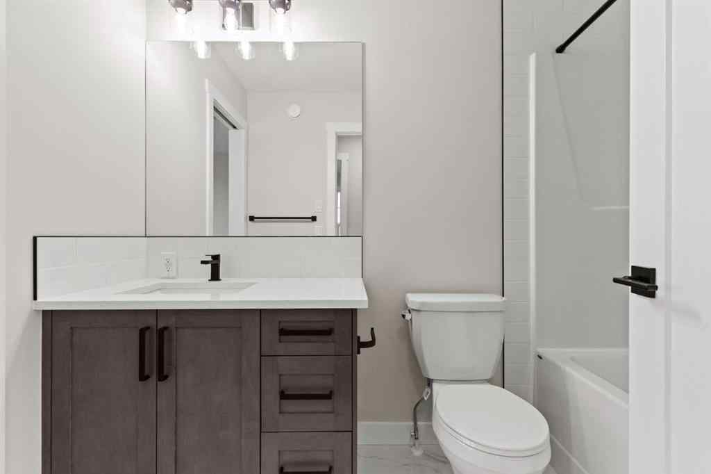 MLS® A2246091 - 354 Kinniburgh Loop  in Kinniburgh South Chestermere, Residential