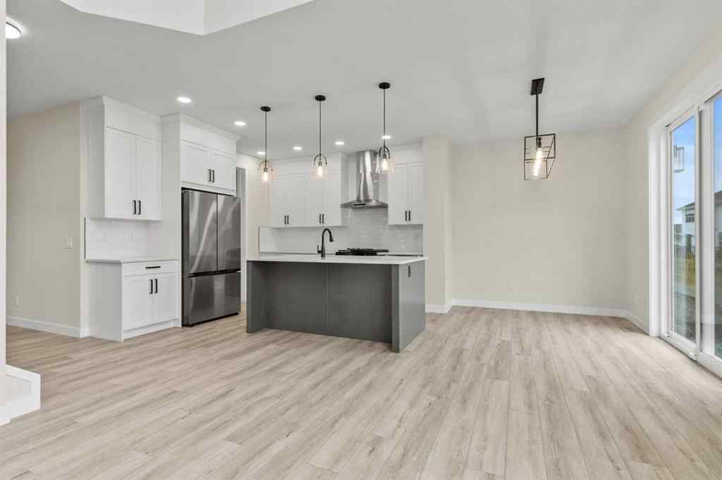 MLS® A2246091 - 354 Kinniburgh Loop  in Kinniburgh South Chestermere, Residential
