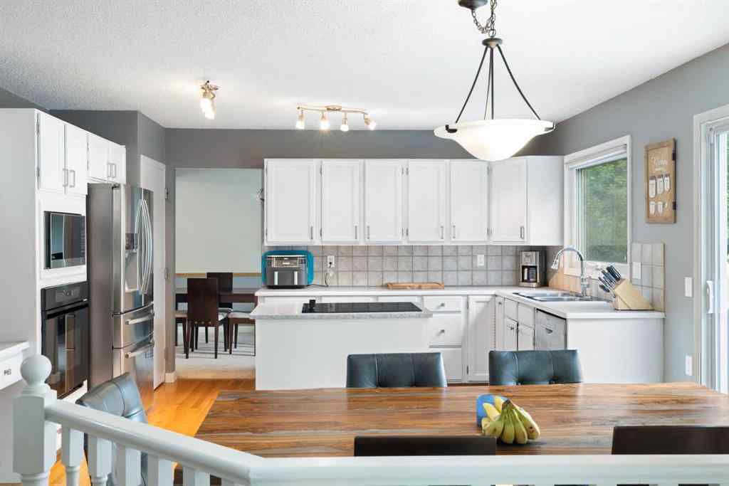 MLS® A2246103 - 156 Woodfield Road SW in Woodbine Calgary, Residential