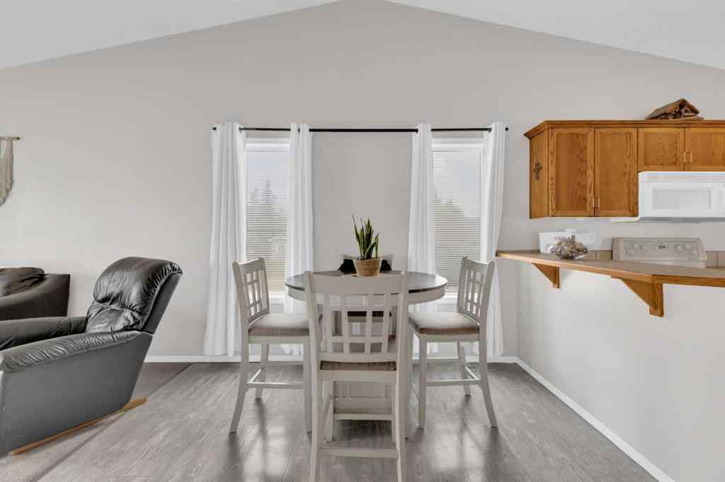 MLS® A2246111 - 2029 Minto Street  in Penhold Estates Penhold, Residential