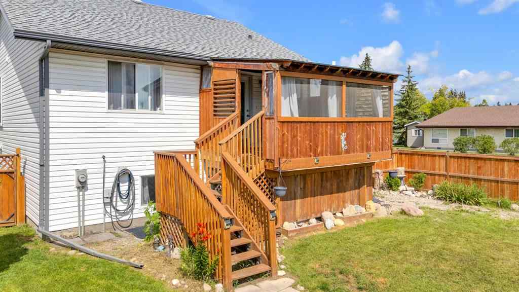 MLS® A2246111 - 2029 Minto Street  in Penhold Estates Penhold, Residential