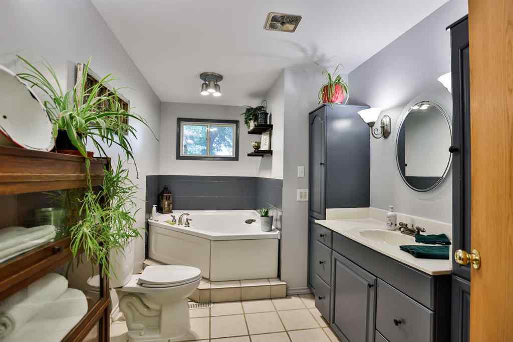 MLS® A2246115 - 203037 TWP RD 174   in NONE Rural Vulcan County, Residential