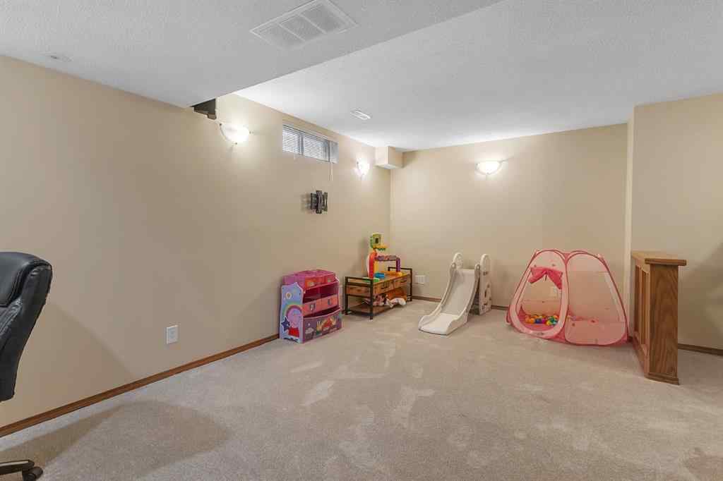 MLS® A2246120 - 23 Sanderling Court  in Sandstone Valley Calgary, Residential