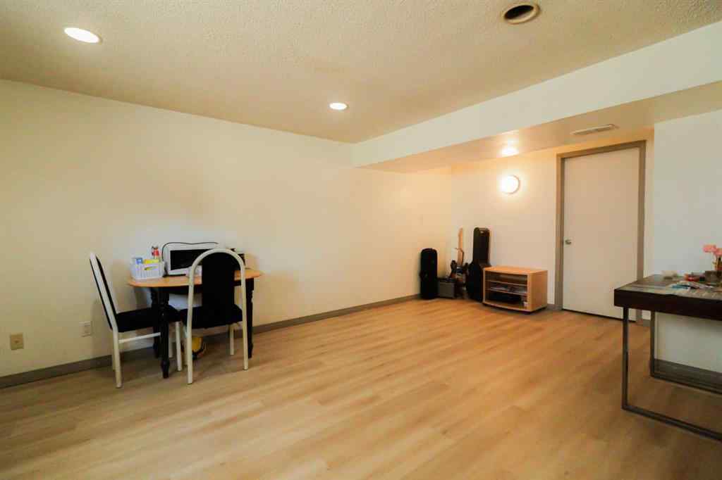 MLS® A2246149 - 236 Pinetree Road NE in Pineridge Calgary, Residential
