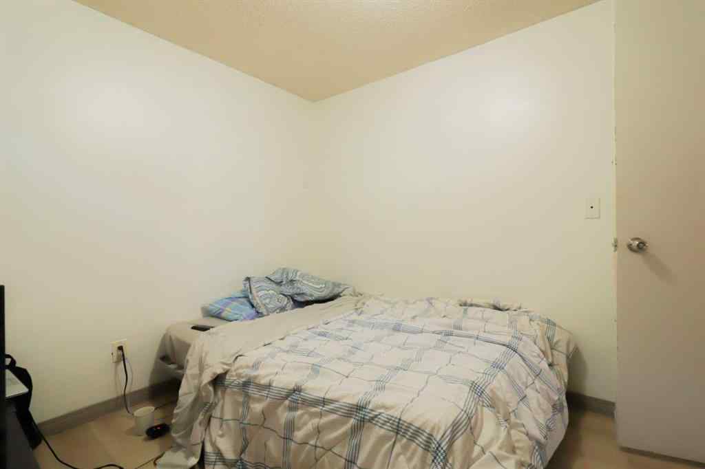 MLS® A2246149 - 236 Pinetree Road NE in Pineridge Calgary, Residential