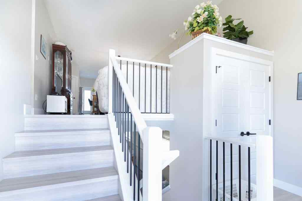 MLS® A2246152 - 11 Ian Way  in Iron Gate Sylvan Lake, Residential