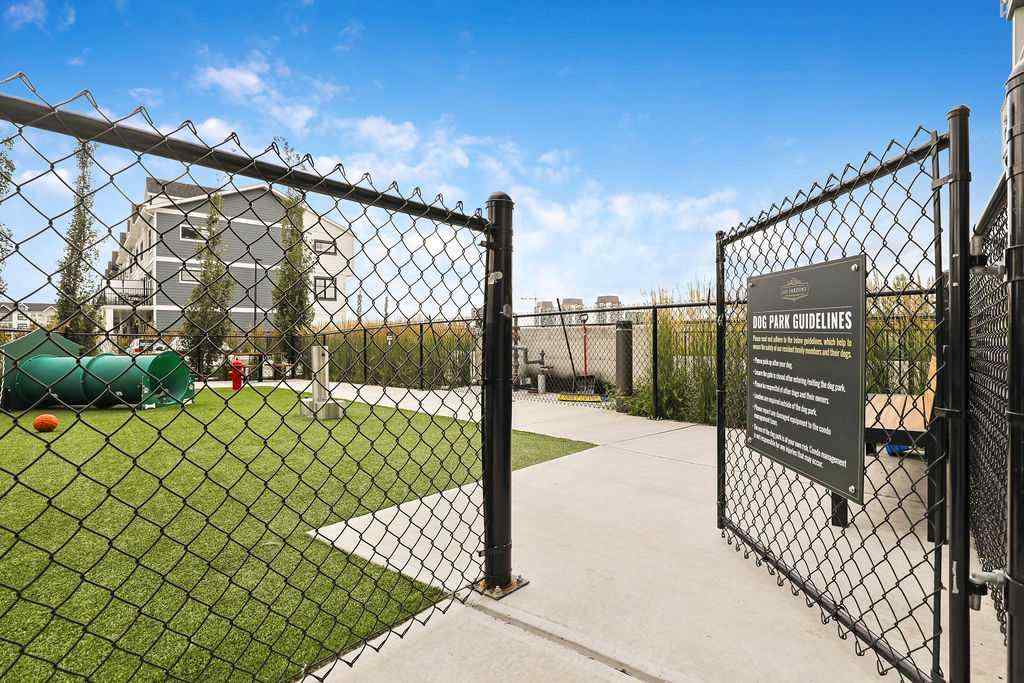 MLS® A2246193 - Unit #122 255 Les Jardins Park  in Douglasdale/Glen Calgary, Residential