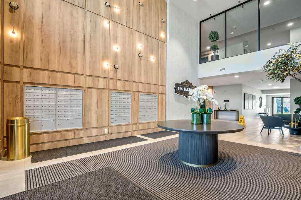 MLS® A2246193 - Unit #122 255 Les Jardins Park  in Douglasdale/Glen Calgary, Residential