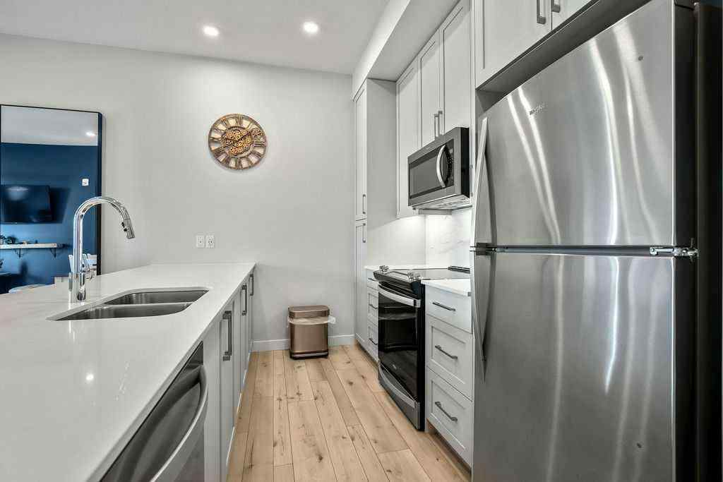 MLS® A2246193 - Unit #122 255 Les Jardins Park  in Douglasdale/Glen Calgary, Residential