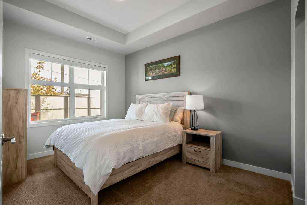 MLS® A2246193 - Unit #122 255 Les Jardins Park  in Douglasdale/Glen Calgary, Residential