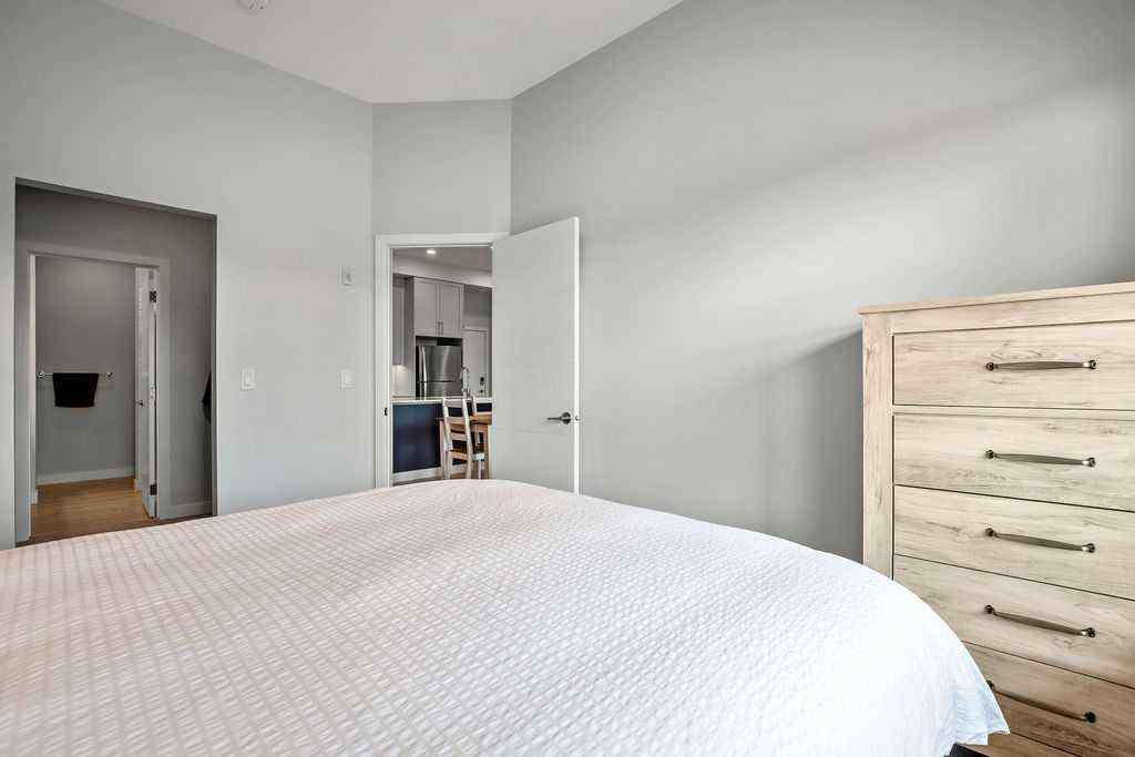 MLS® A2246193 - Unit #122 255 Les Jardins Park  in Douglasdale/Glen Calgary, Residential