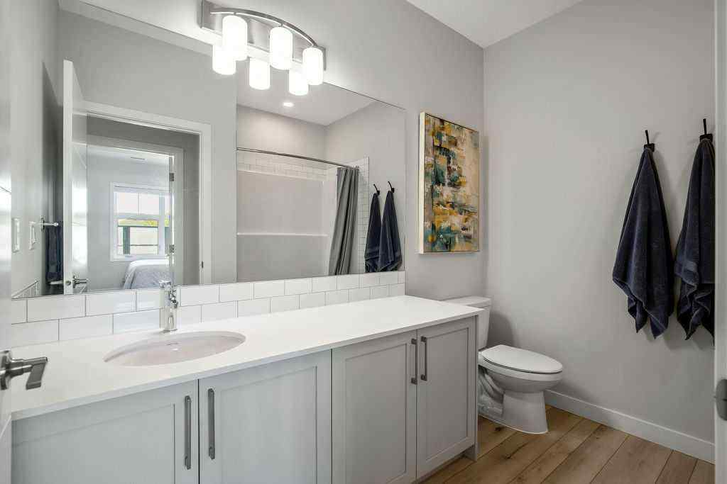 MLS® A2246193 - Unit #122 255 Les Jardins Park  in Douglasdale/Glen Calgary, Residential