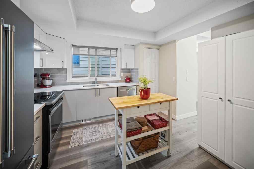 MLS® A2246199 - 84 Rivervalley Drive SE in Riverbend Calgary, Residential