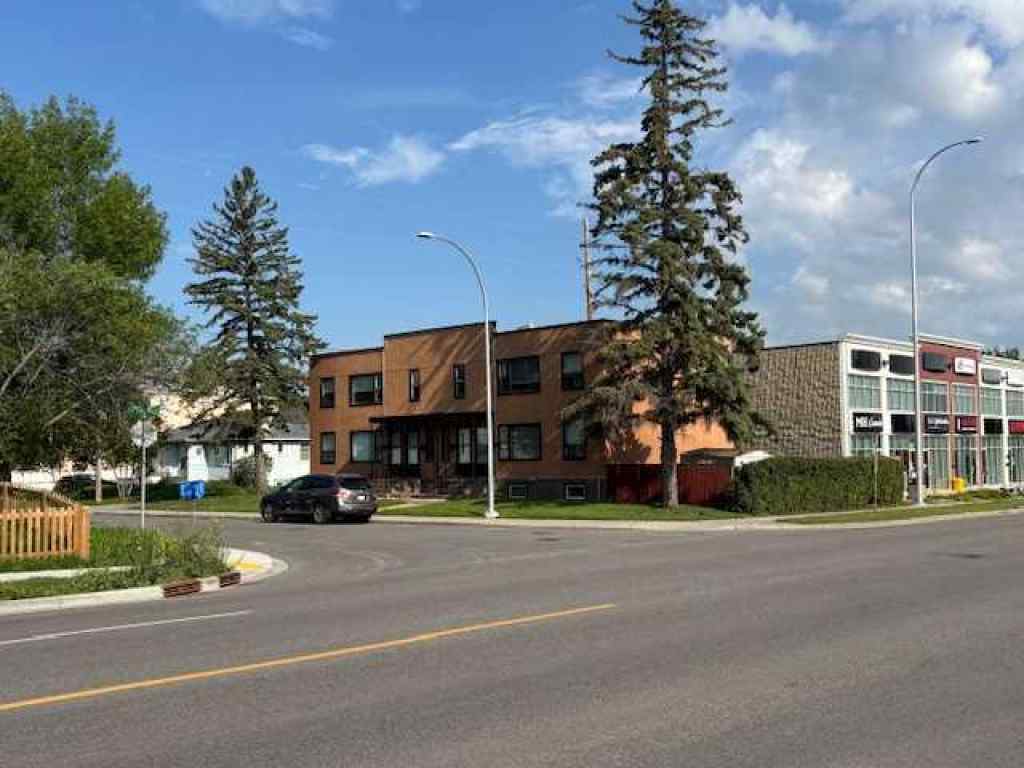 MLS® A2246207 - 106 26 Avenue NW in Tuxedo Park Calgary, Commercial