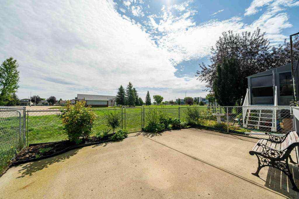MLS® A2246222 - 6 Stonegate Crescent SE in SE Southridge Medicine Hat, Residential
