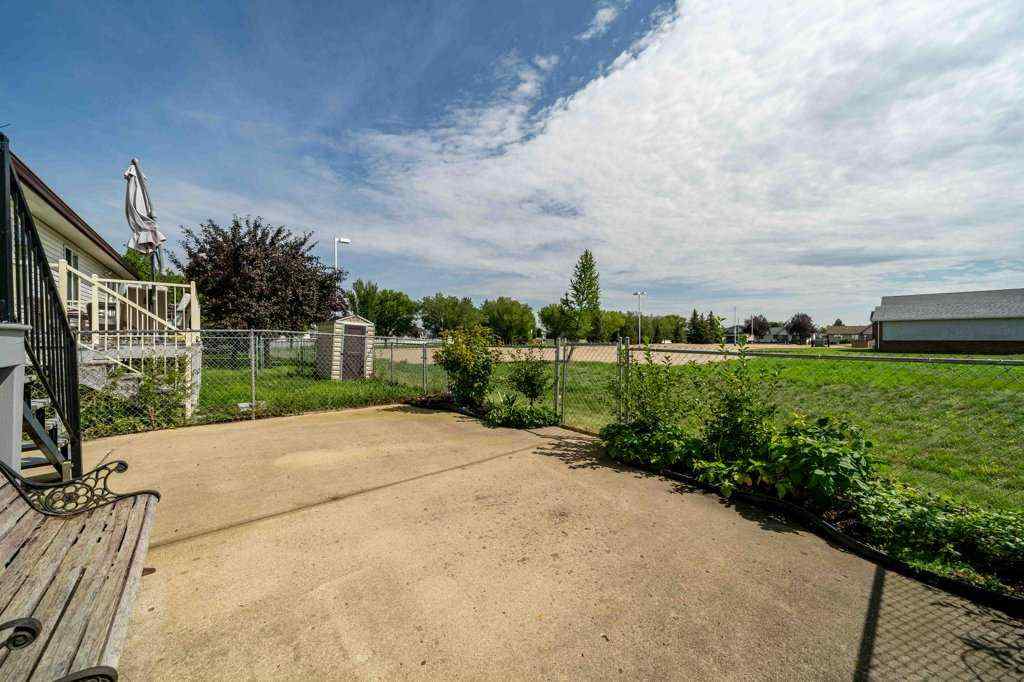 MLS® A2246222 - 6 Stonegate Crescent SE in SE Southridge Medicine Hat, Residential