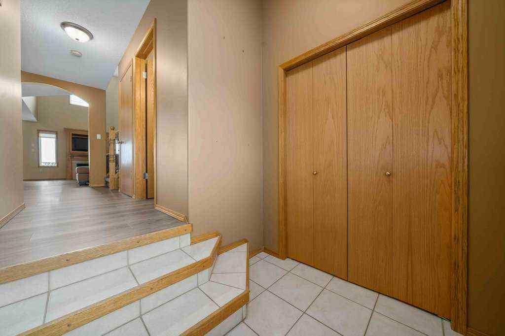 MLS® A2246222 - 6 Stonegate Crescent SE in SE Southridge Medicine Hat, Residential