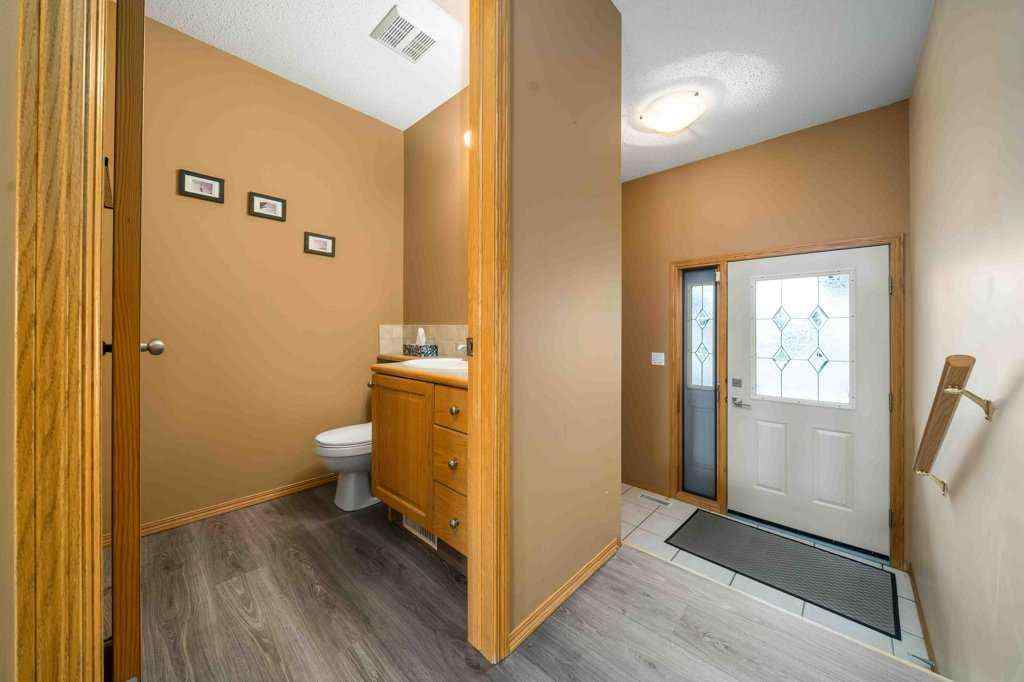 MLS® A2246222 - 6 Stonegate Crescent SE in SE Southridge Medicine Hat, Residential