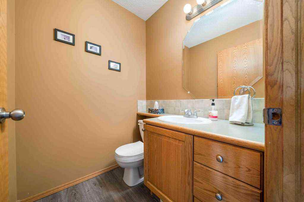 MLS® A2246222 - 6 Stonegate Crescent SE in SE Southridge Medicine Hat, Residential