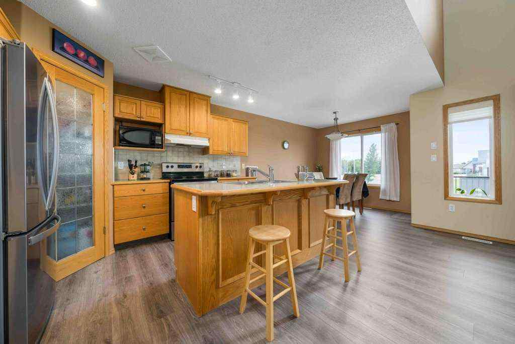 MLS® A2246222 - 6 Stonegate Crescent SE in SE Southridge Medicine Hat, Residential