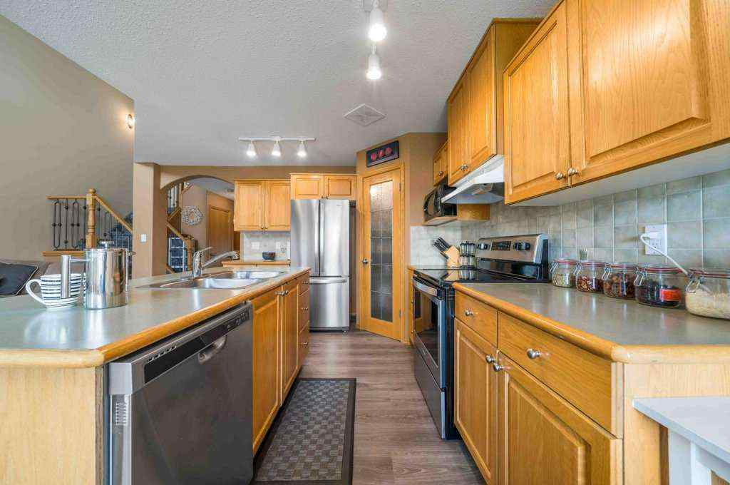 MLS® A2246222 - 6 Stonegate Crescent SE in SE Southridge Medicine Hat, Residential
