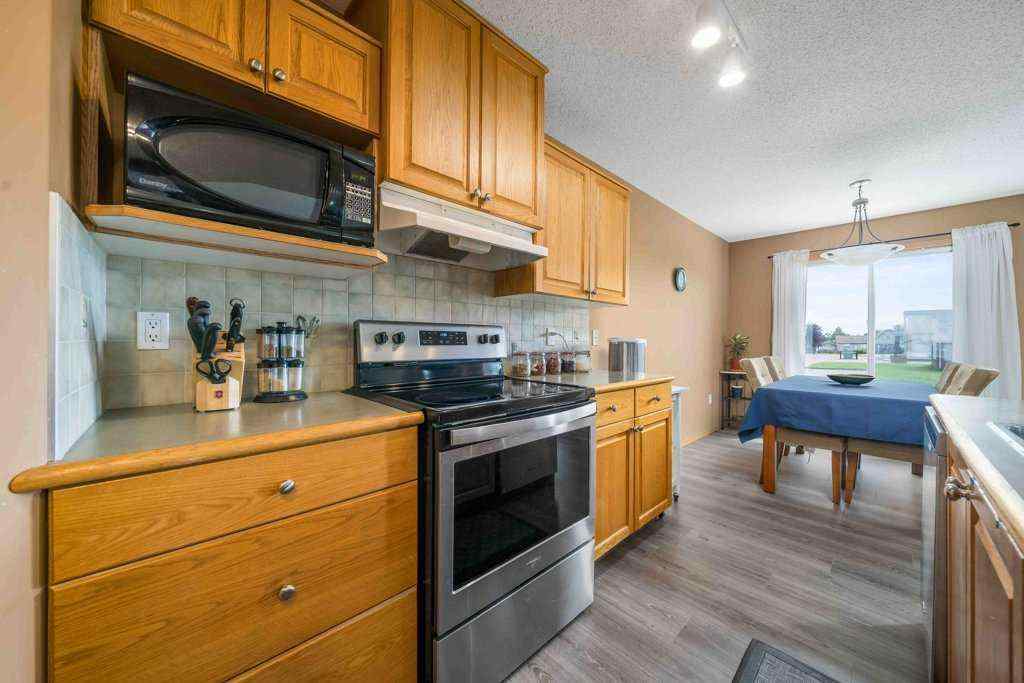 MLS® A2246222 - 6 Stonegate Crescent SE in SE Southridge Medicine Hat, Residential