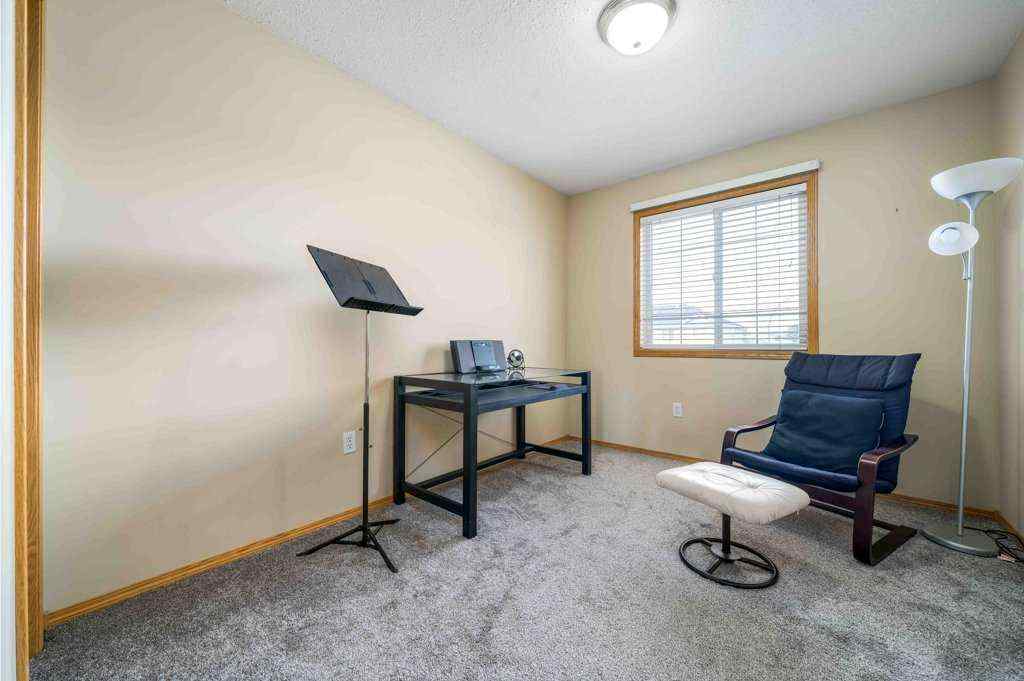 MLS® A2246222 - 6 Stonegate Crescent SE in SE Southridge Medicine Hat, Residential