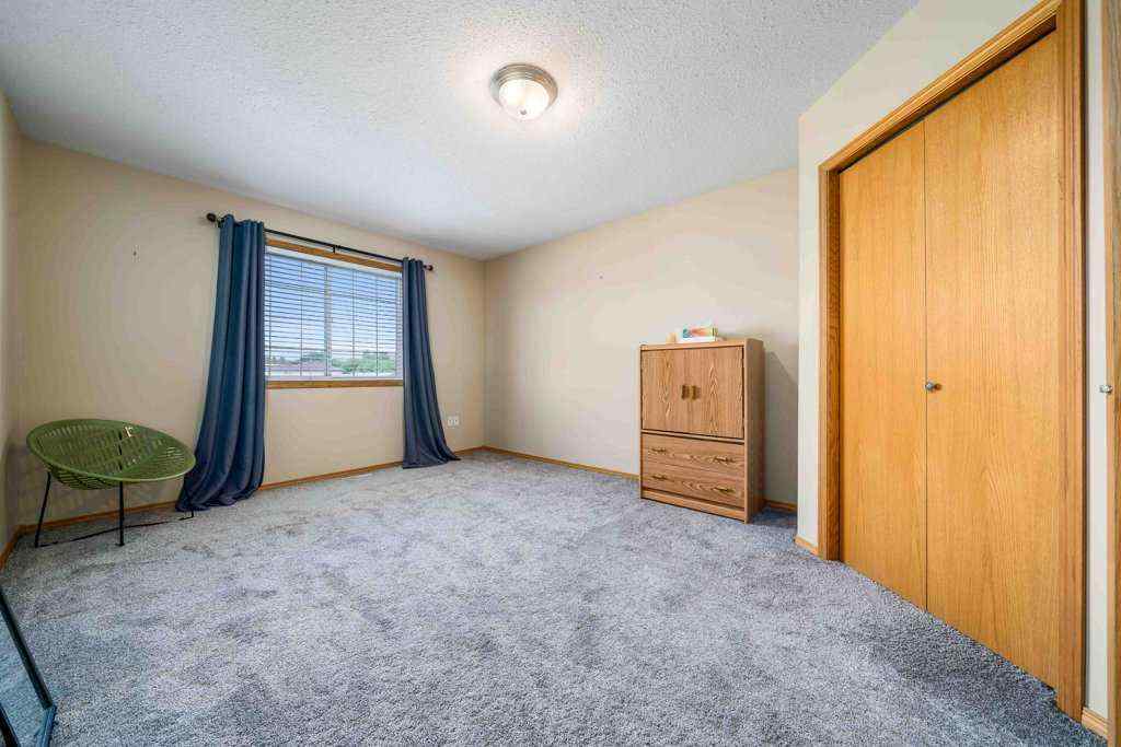 MLS® A2246222 - 6 Stonegate Crescent SE in SE Southridge Medicine Hat, Residential