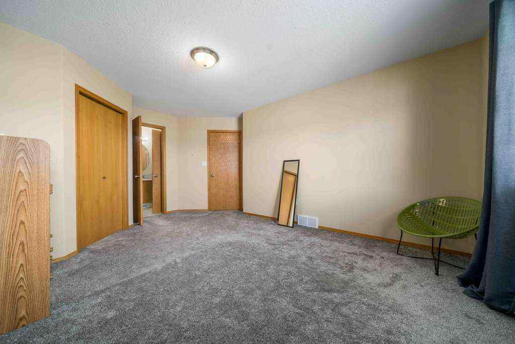 MLS® A2246222 - 6 Stonegate Crescent SE in SE Southridge Medicine Hat, Residential