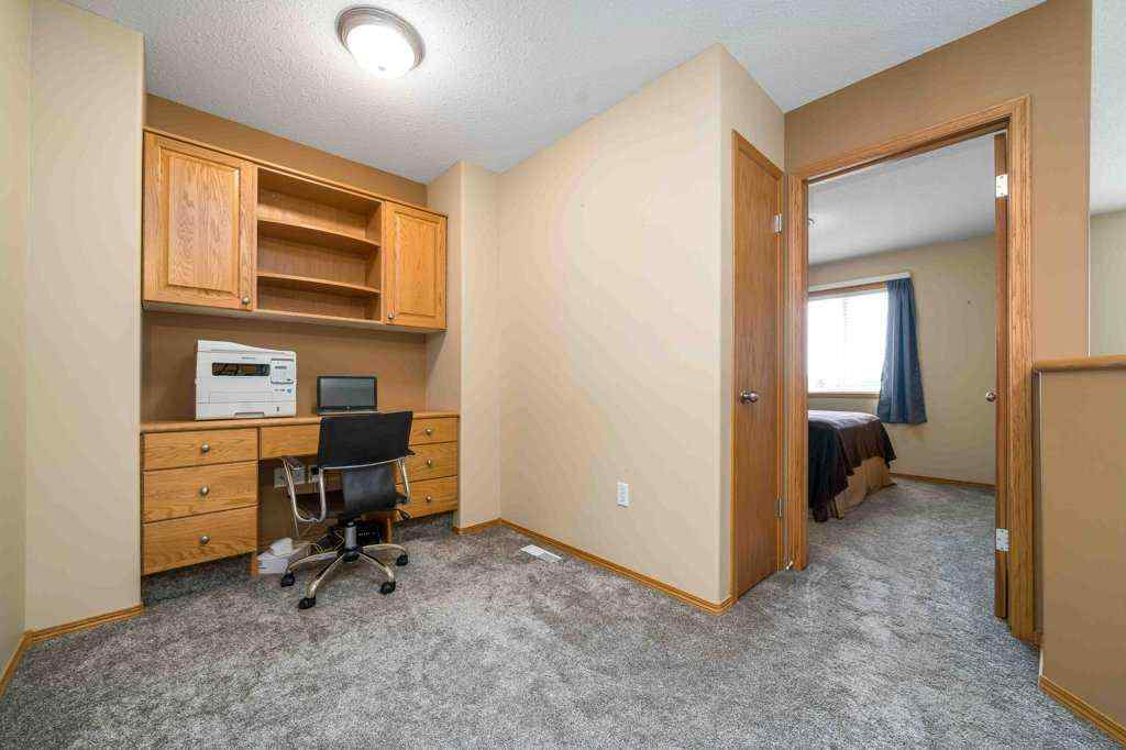 MLS® A2246222 - 6 Stonegate Crescent SE in SE Southridge Medicine Hat, Residential