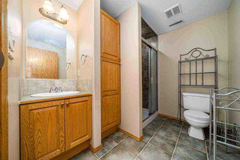 MLS® A2246222 - 6 Stonegate Crescent SE in SE Southridge Medicine Hat, Residential